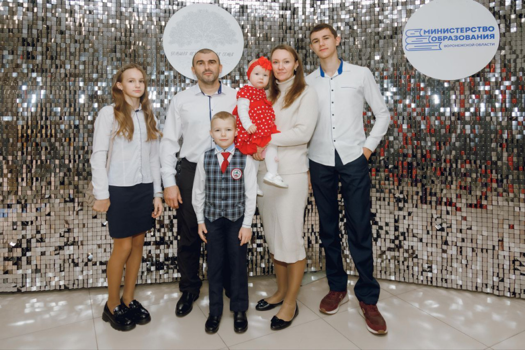 Владимир/Июль24/Апрель26/Многодетная волронежская семья1_Министерство образования Вор.обл.jpg